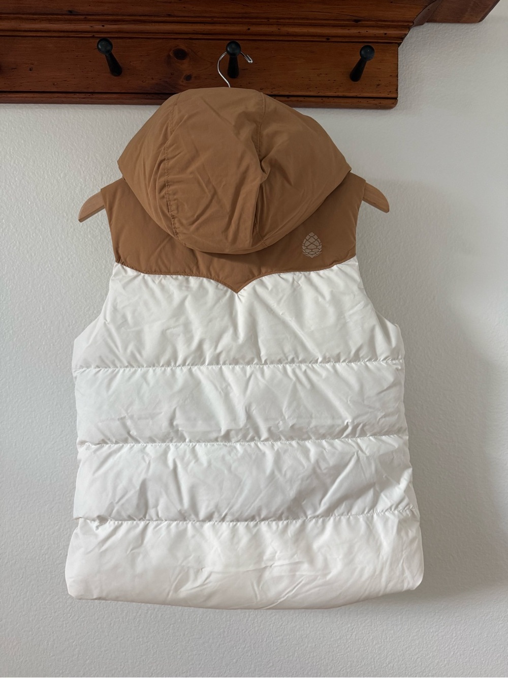 Stio Down Hooded Vest cream and tan - Picture 2 of 3